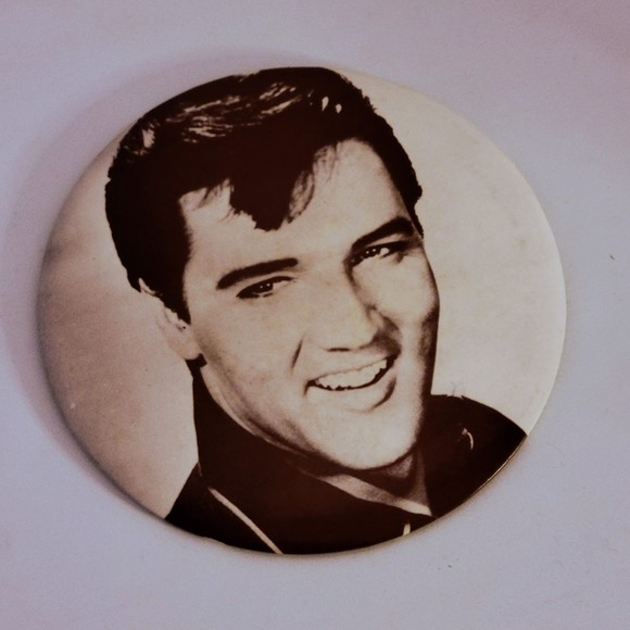 Vtg Elvis Presley Large  6" Button Easel Stand 1960's. Rare. - Picture 3 of 5